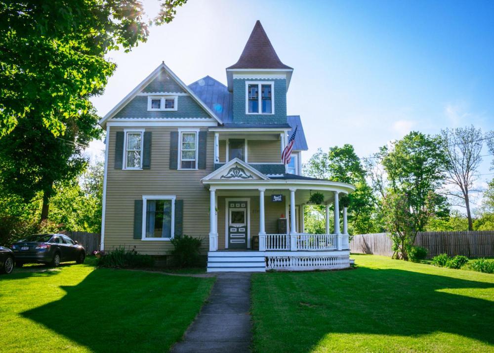 Burdett House Bed & Breakfast Exterior photo